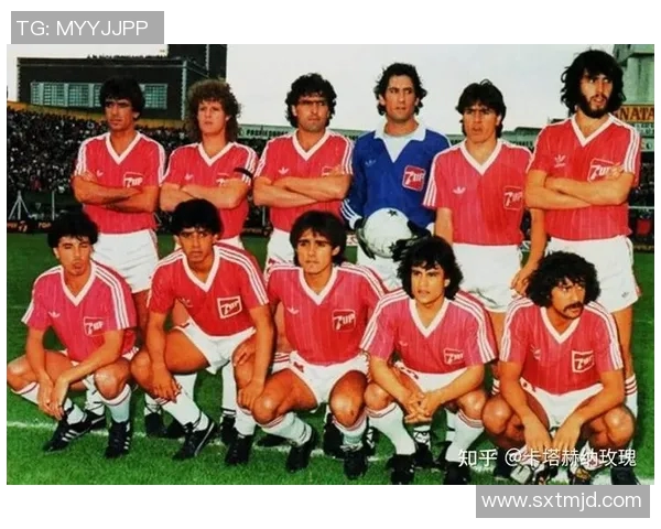 两千年足球明星的辉煌历程与传奇瞬间回顾 两千年足球明星的辉煌历程与传奇瞬间回顾