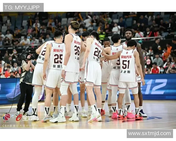 广东宏远与山东争夺总决赛冠军的激烈对决与精彩瞬间回顾 广东宏远与山东争夺总决赛冠军的激烈对决与精彩瞬间回顾